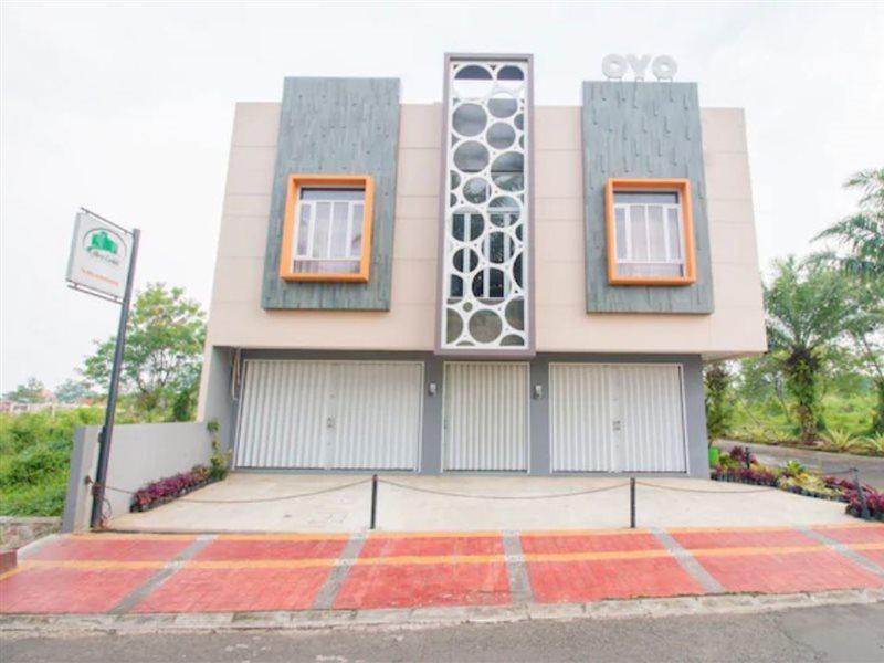 Oyo 871 Aira Costel Hotel Cianjur Ngoại thất bức ảnh