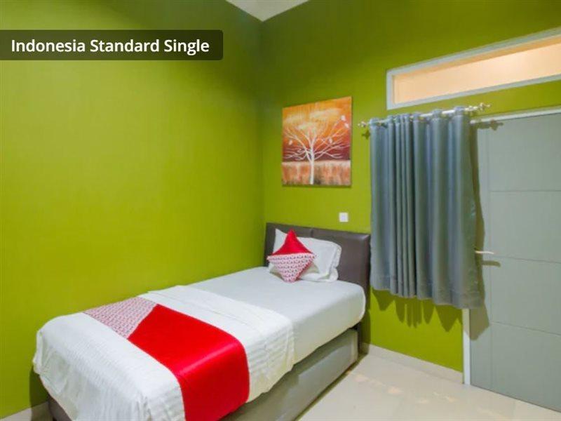 Oyo 871 Aira Costel Hotel Cianjur Ngoại thất bức ảnh
