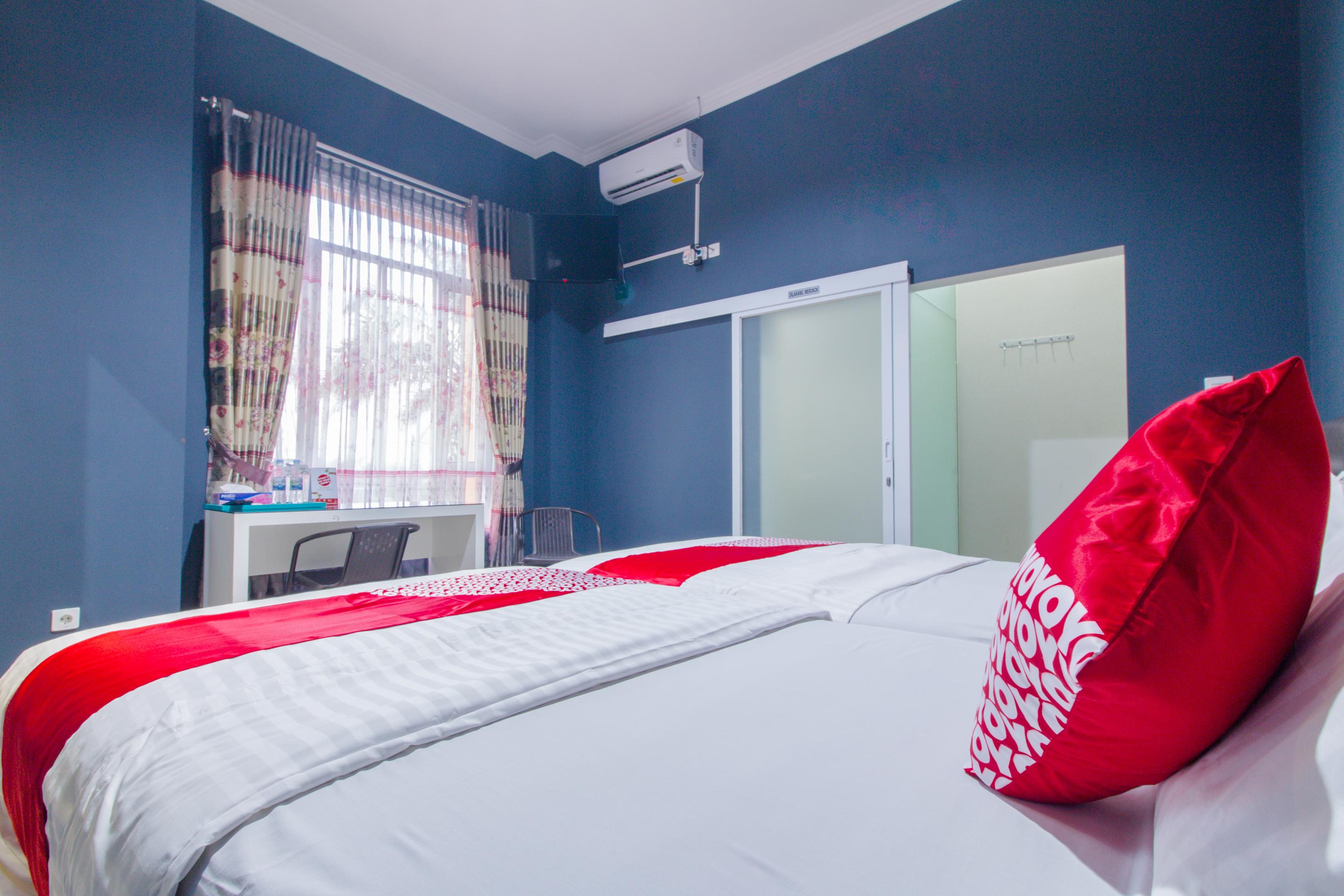 Oyo 871 Aira Costel Hotel Cianjur Ngoại thất bức ảnh