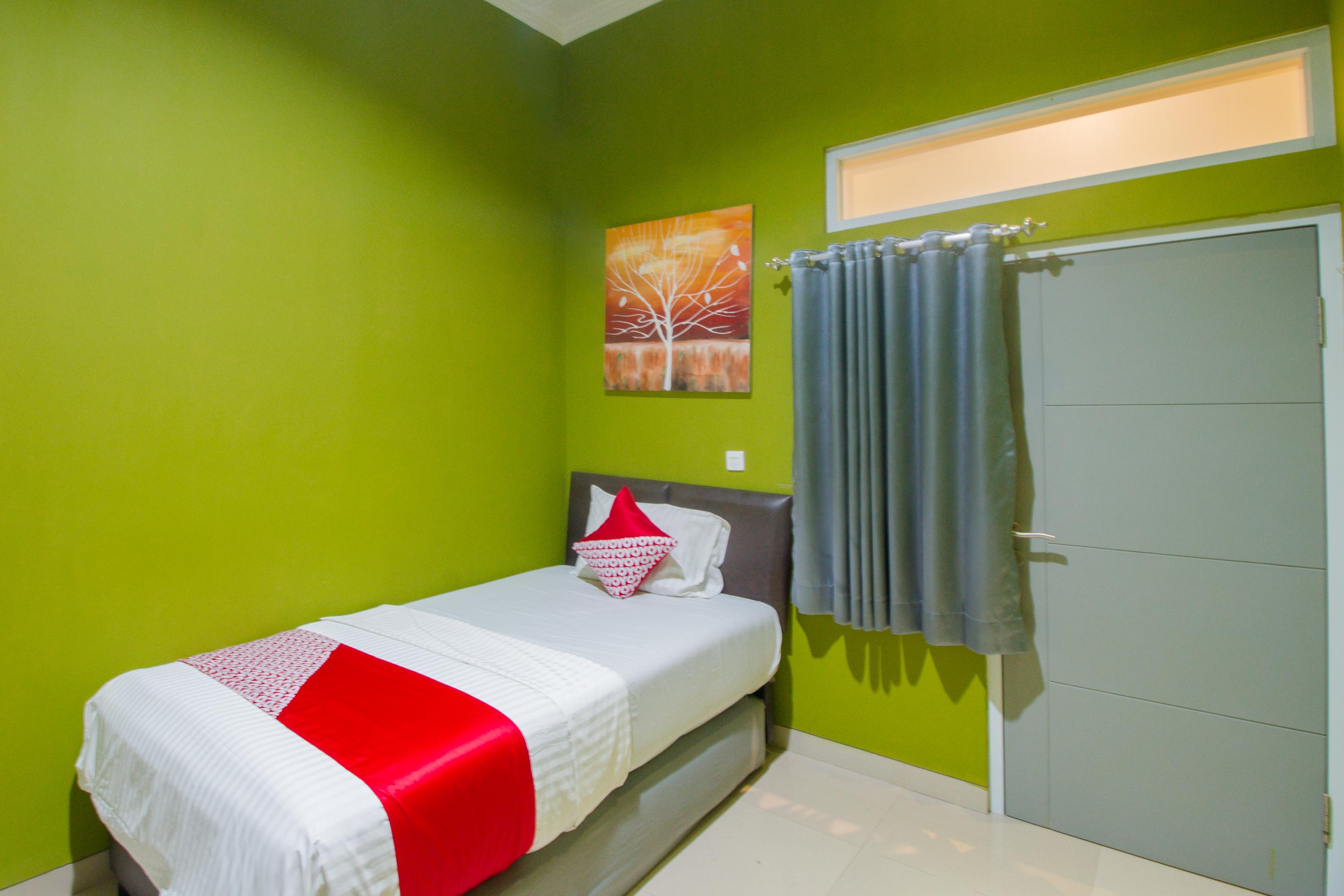 Oyo 871 Aira Costel Hotel Cianjur Ngoại thất bức ảnh