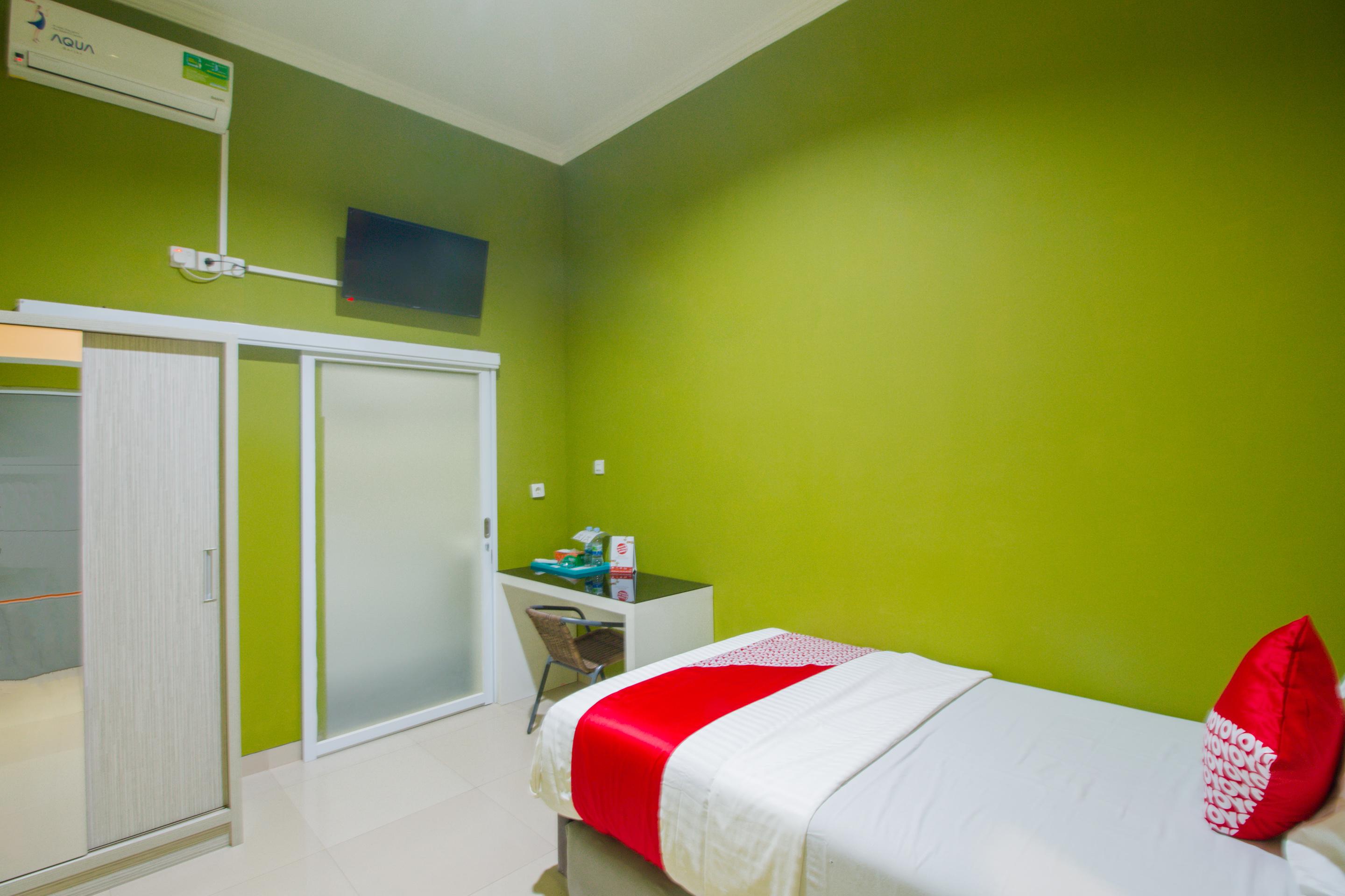 Oyo 871 Aira Costel Hotel Cianjur Ngoại thất bức ảnh
