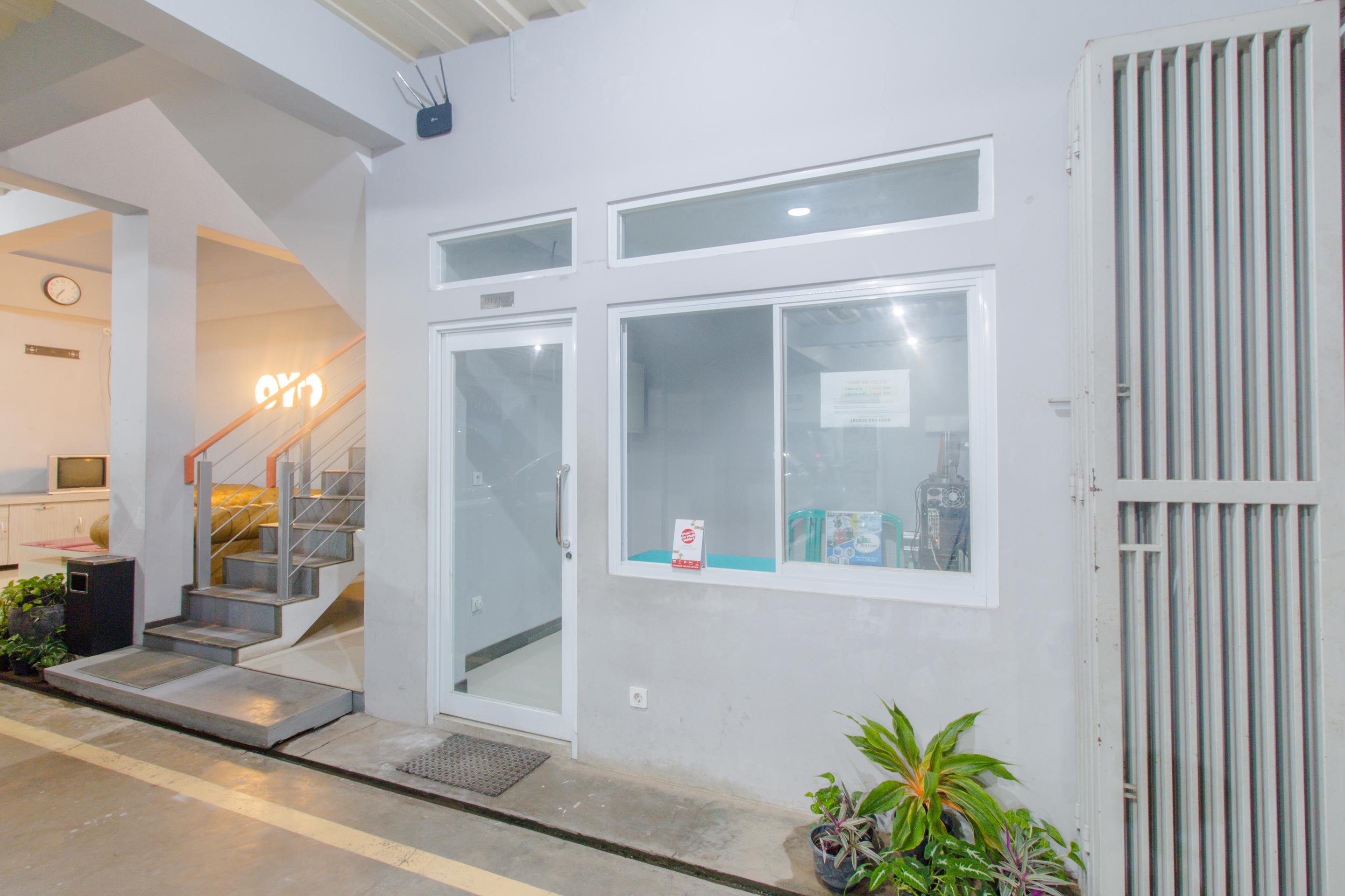 Oyo 871 Aira Costel Hotel Cianjur Ngoại thất bức ảnh